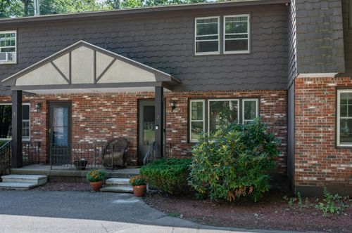 7 Midridge Cir, Londonderry, NH, 03053-3347 | Card Image