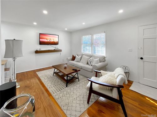 18 Old Riverhead Rd, Hampton Bays, NY, 11946-1957 | Card Image