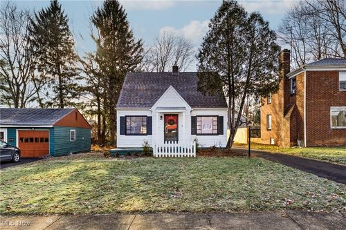 41 Roslyn Dr, Youngstown, OH, 44505-2552 | Card Image