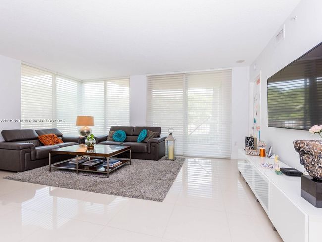 APT-102 - 3370 Ne 190 Th St, Condo with 2 bedrooms, 3 bathrooms and null parking in Aventura FL | Image 31
