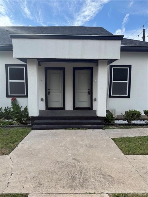 212 E 11th St, Mission, TX, 78572-4165 | Card Image