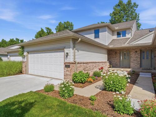 555 Sycamore Cir, Saline, MI, 48176-1756 | Card Image