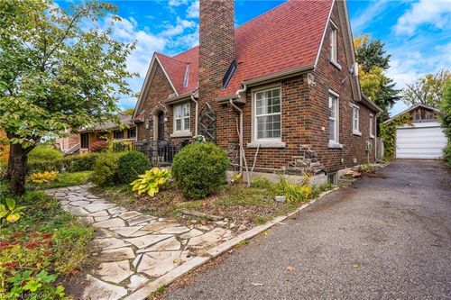 360 Luella St, Kitchener, ON, N2H2J4 | Card Image