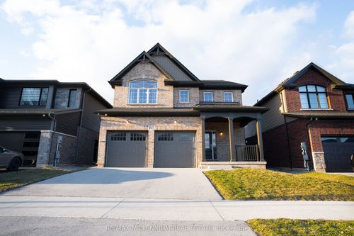 217 Walker Rd, Fonthill, ON, L0S1E6 | Card Image