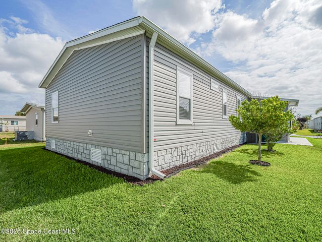623 Hyacinth Cir, House other with 3 bedrooms, 2 bathrooms and null parking in Barefoot Bay FL | Image 43