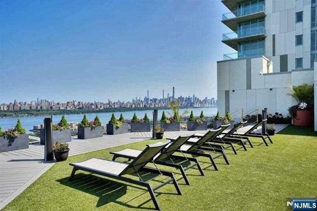 320 Adolphus Ave, Condo with 3 bedrooms, 4 bathrooms and null parking in Cliffside Park NJ | Image 31