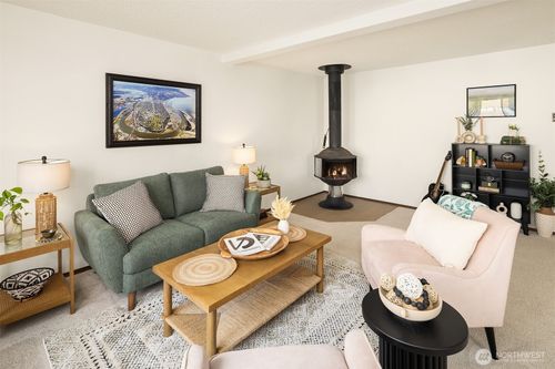 apt-104-1612 33rd St, Everett, WA, 98201-4328 | Card Image