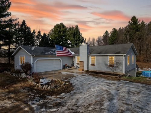 2101 124th Ave, Hopkins, MI, 49328-9638 | Card Image