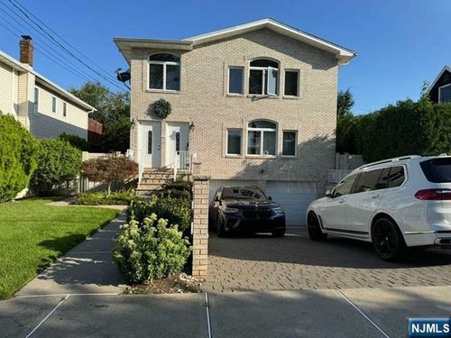121 Philip Ave, Elmwood Park, NJ, 07407-2136 | Card Image