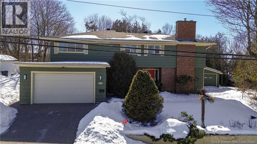 360 Young St, Saint John, NB, E2M2T8 | Card Image