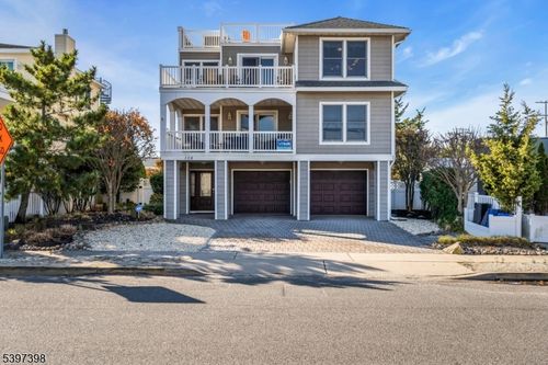 108 W 10th St, SHIP BOTTOM, NJ, 08008-6330 | Card Image