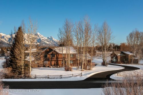 445 W Kings Hwy, Jackson, WY, 83001-9588 | Card Image
