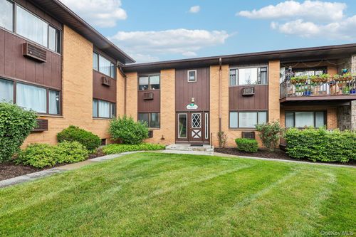 3-3 W Lawrence Park Drive, Orangetown, NY, 10968 | Card Image