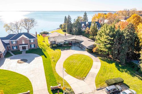 801 Park Ln, Grosse Pointe Park, MI, 48230-1852 | Card Image