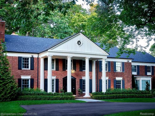 950 E Glengarry Cir, Bloomfield Hills, MI, 48301-2211 | Card Image