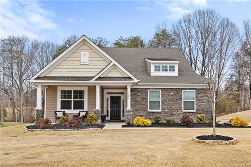 186 Park Place Cir, Winston Salem, NC, 27107-9919 | Card Image