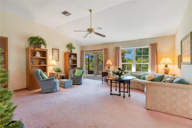 Family Room Overlooking Lake | Image 17