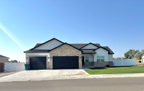 203 W 1000 S, Vernal, UT, 84078-4573 | Card Image