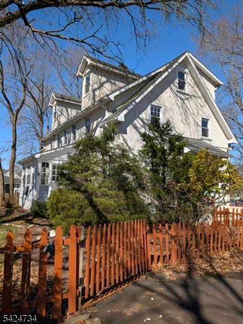 4 New Amwell Rd, HILLSBOROUGH, NJ, 08844-5007 | Card Image