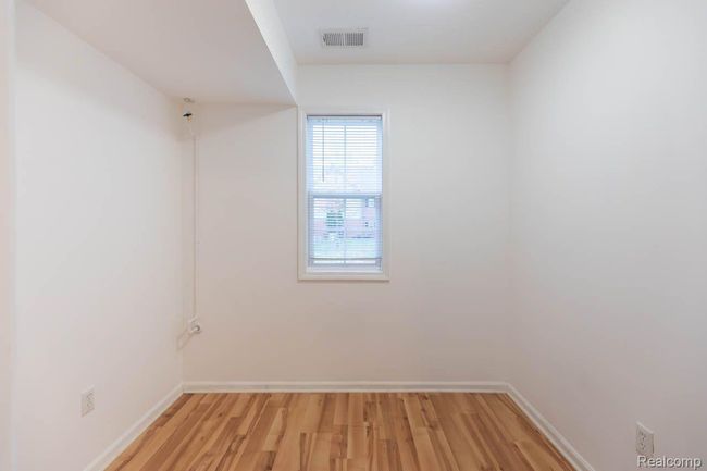28460 Carlton Way Dr, Condo with 2 bedrooms, 2 bathrooms and null parking in Novi MI | Image 34