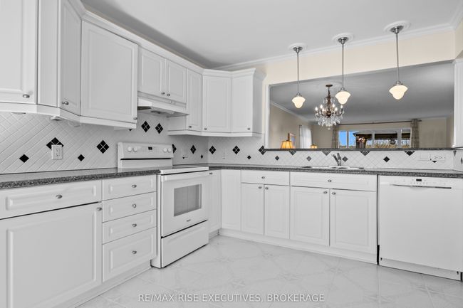 32 Abbey Dawn Dr, House other with 3 bedrooms, 3 bathrooms and 4 parking in Bath ON | Image 7