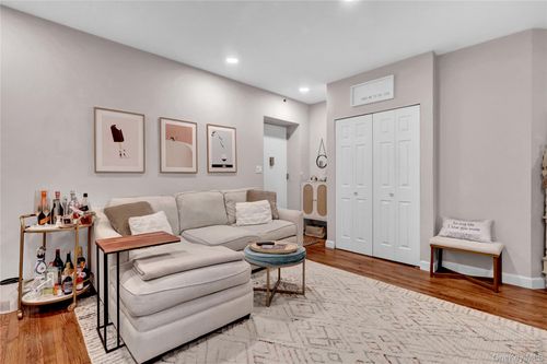 apt-110-25 W Broadway, Long Beach, NY, 11561-4024 | Card Image