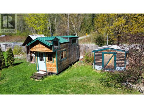 7404 1st Ave, Ymir, BC, V0G2K0 | Card Image