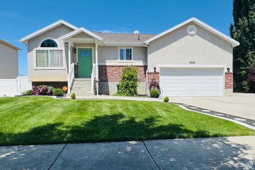 2552 2025, Clinton, UT, 84015-8490 | Card Image