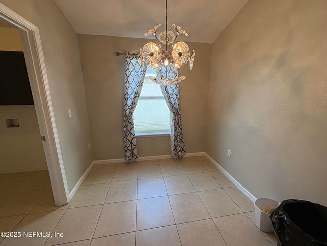 dining area | Image 22
