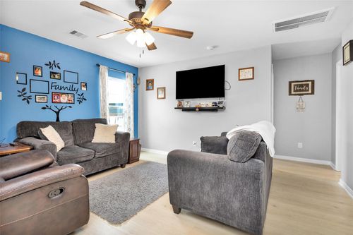370 Goldenrod, Livingston, TX, 77351-3560 | Card Image