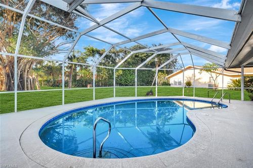 307 Country Club Dr, NAPLES, FL, 34110-1143 | Card Image