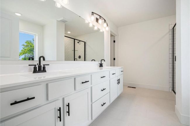 Stock photo - primary bath | Image 14
