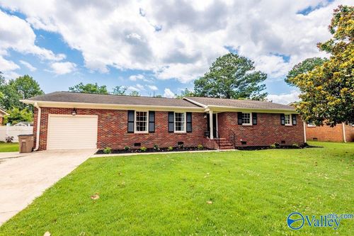 1921 Azalea Circle Sw, Decatur, AL, 35601 | Card Image