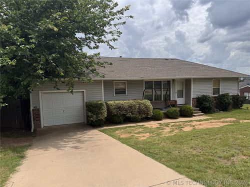 501 Washington Ave, Sand Springs, OK, 74063-7922 | Card Image