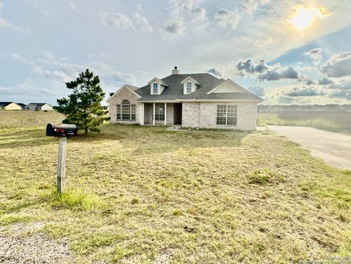 135 Muirfield St, La Vernia, TX, 78121-5106 | Card Image