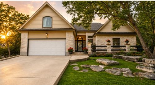 12 Springwood Cir, Wimberley, TX, 78676-2812 | Card Image