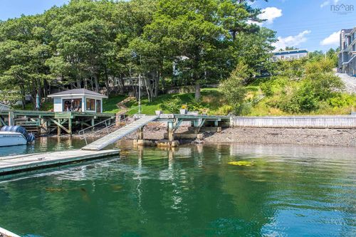 1084 Ridgewood Dr, Halifax, NS, B3H3Y4 | Card Image