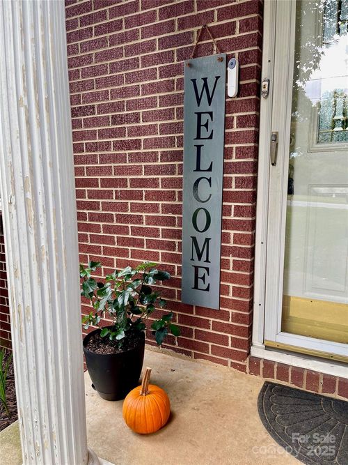 122 Eastview St, Hudson, NC, 28638-2613 | Card Image