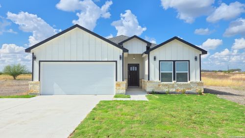 802 Squirrel Creek Rd, D Hanis, TX, 78850 | Card Image