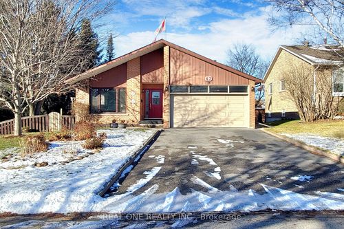 47 Lowe Blvd, Newmarket, ON, L3Y6H1 | Card Image