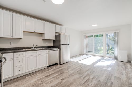 128 E Evergreen Dr, Kalispell, MT, 59901-6198 | Card Image
