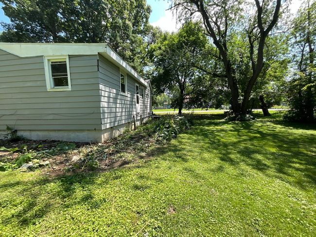 29W304 James Ave, House other with 2 bedrooms, 1 bathrooms and 4 parking in West Chicago IL | Image 4