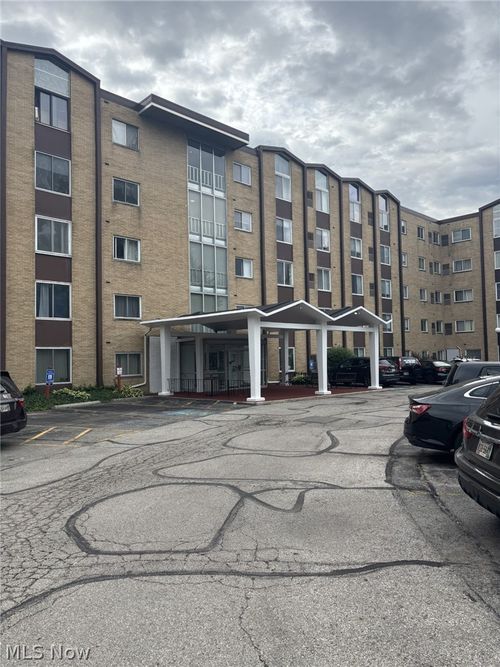 524-25735 Lorain Road, North Olmsted, OH, 44070 | Card Image