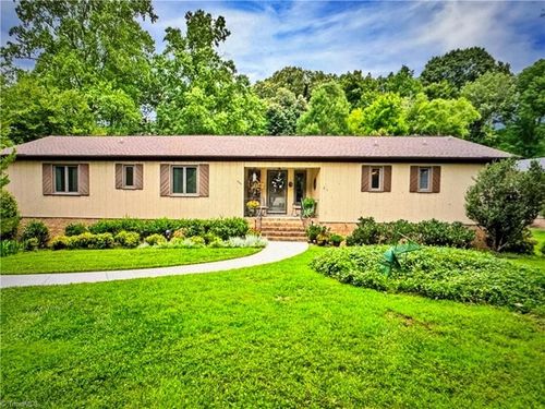 904 Fairidge Dr, Jamestown, NC, 27282-9440 | Card Image