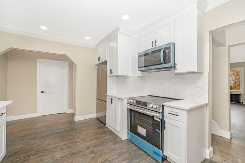 123 4th Ave, Huntingtn Sta, NY, 11746-2310 | Card Image