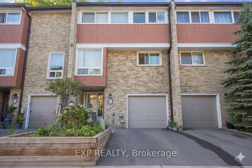 915 Inverhouse Dr, Mississauga, ON, L5J4B2 | Card Image