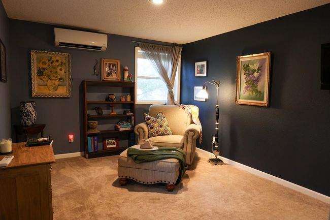 Bedroom with sitting area | Image 12