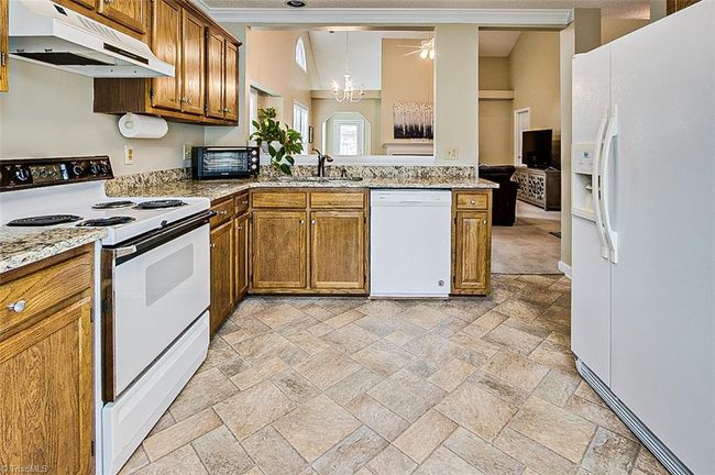 Kitchen | Image 13