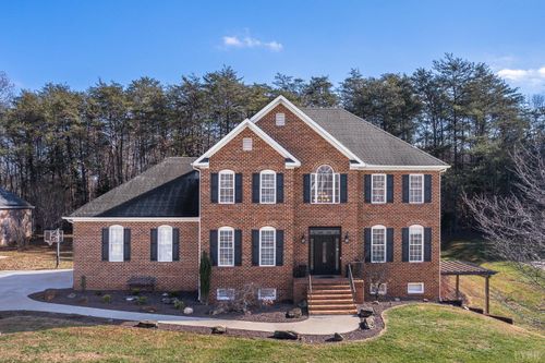 1102 Walkers Crossing Dr, Forest, VA, 24551-4492 | Card Image