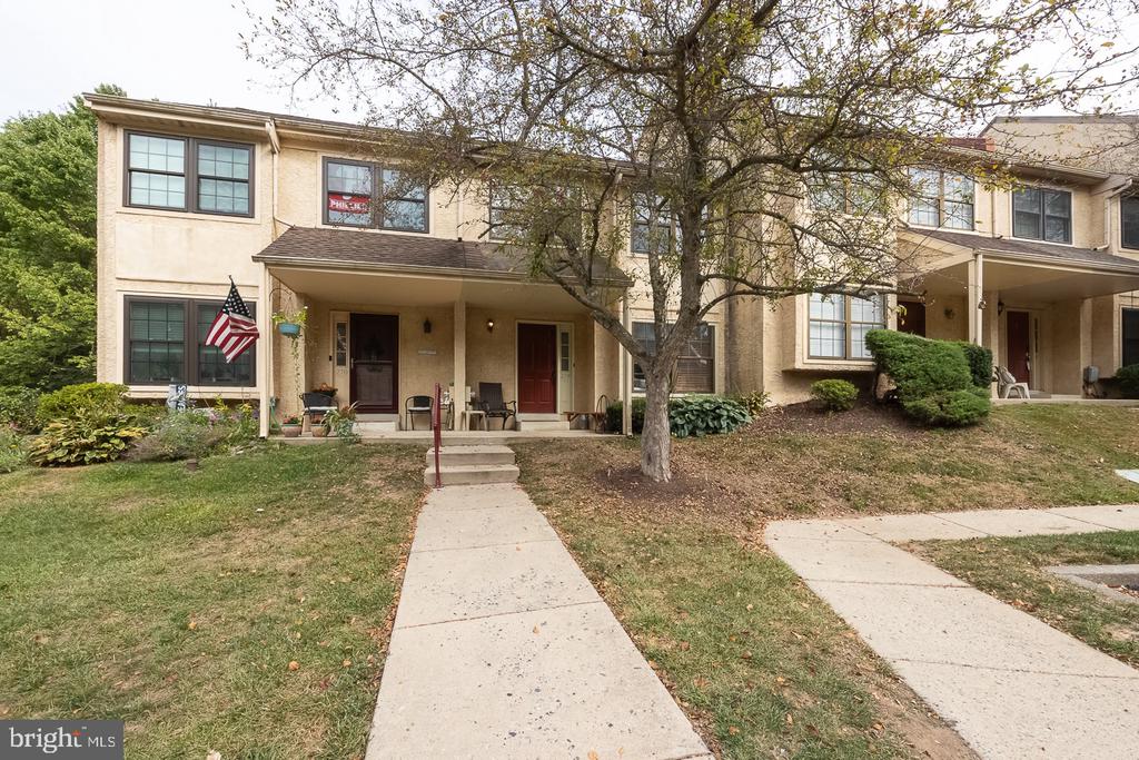 Walnut Springs Ct, West Chester, PA 19380